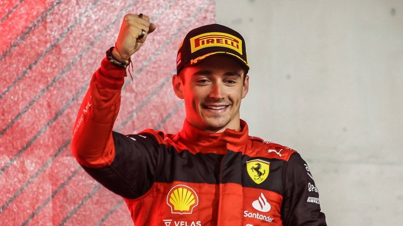 F1, Leclerc lancia la Ferrari e accende la rivalità con Sainz