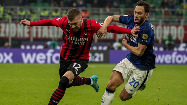 The slow motion of Milan-Inter, focus on the penalty denied and yellow to Lautaro