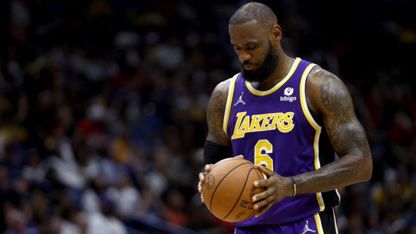 NBA: Los Angeles Lakers a picco, James si fa anche male
