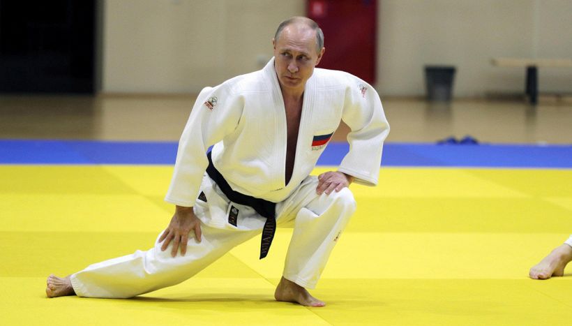 Il cerchio si stringe attorno a Putin: via cintura nera di taekwondo