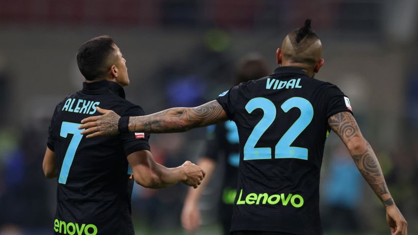 Inter, quanti saluti a San Siro: via 7 giocatori, da Vidal a Sanchez