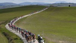 Strade Bianche: duello Pogacar-Alaphilippe sugli sterrati senesi