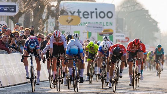 Uae Tour: Merlier vince di potenza, Evenepoel leader