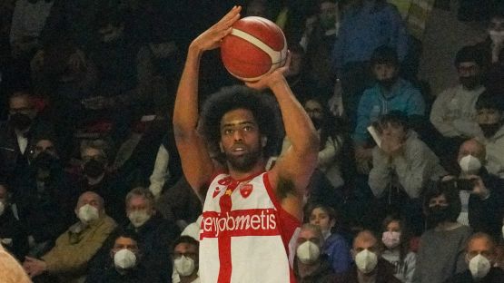 LBA: Varese vince a Napoli, esonerato Sacripanti