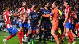 Atletico-City finisce in rissa, ma passano gli inglesi. Highlights e pagelle