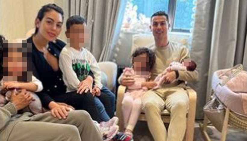 Cristiano Ronaldo, Georgina e la neonata a casa: il senso della foto
