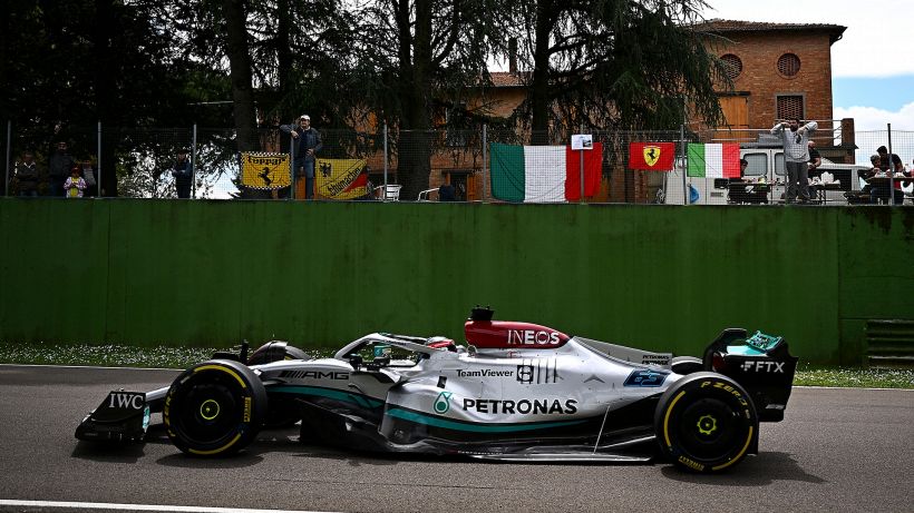 Mercedes, Russell: "Dobbiamo fare qualcosa di diverso"