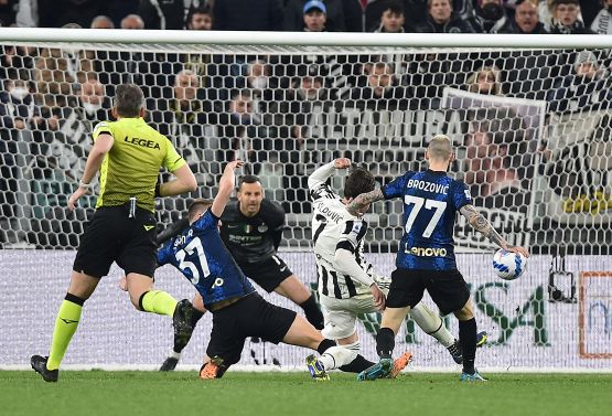 Juve, esplode la rabbia social dei tifosi: scandaloso