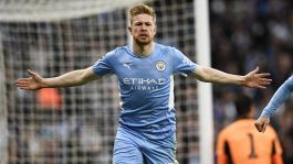 Il City torna in vetta grazie a De Bruyne, Leicester ko