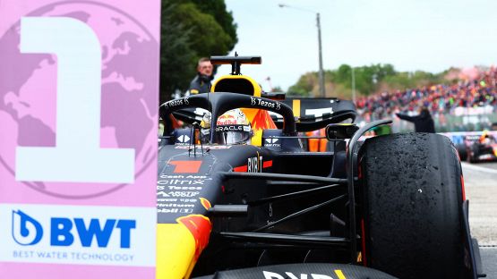 GP Imola: vince Verstappen su Perez. Sainz fuori subito, Leclerc sesto