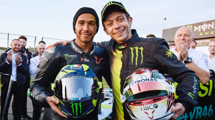 F1, Hamilton e Rossi show: l'intervista doppia ai due campioni