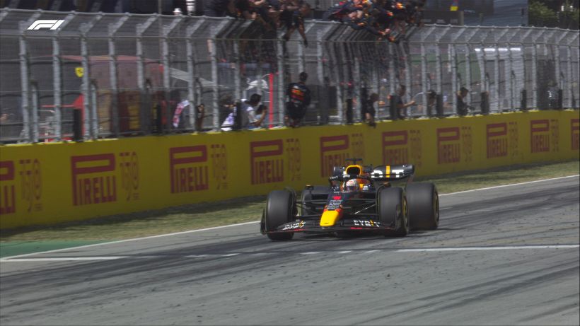 Gp Spagna: Leclerc out, Verstappen vince e va in testa al Mondiale. Rivivi la gara