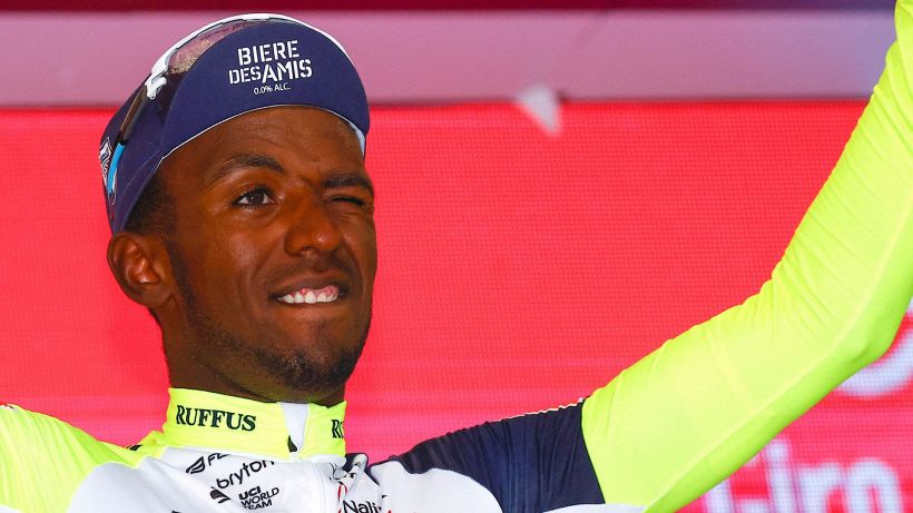 Girmay dopo il ritiro dal Giro d'Italia: "Ho solo bisogno di riposo"