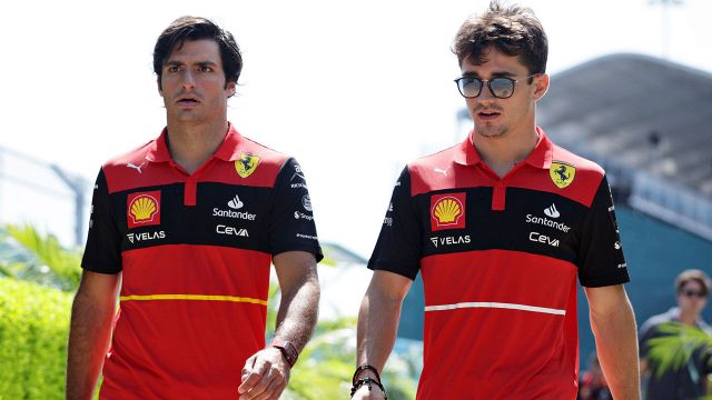 Ferrari: Leclerc dispiaciuto per la partenza, Sainz deluso dalla vettura