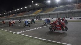 MotoGP, nel 2023 non si partirà dal Qatar