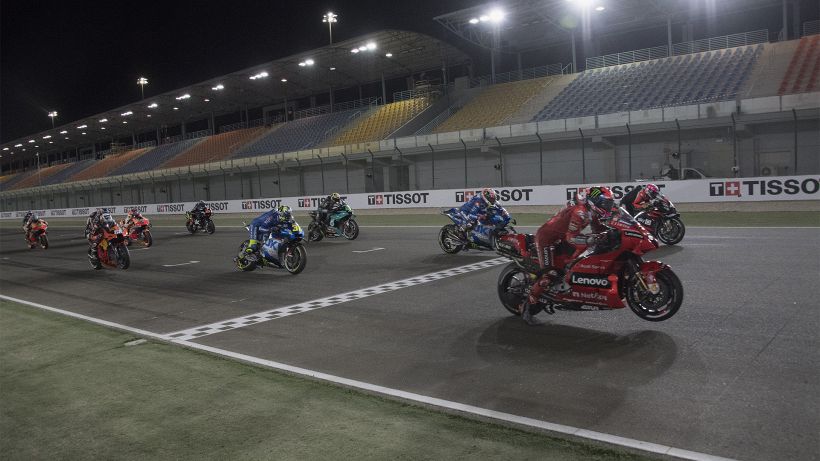 MotoGP, nel 2023 non si partirà dal Qatar