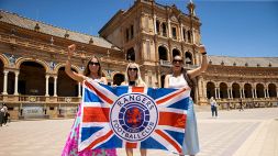 Delirio a Siviglia: i tifosi di Eintracht e Rangers invadono la città, le foto