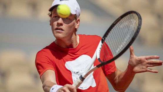 Roland Garros, Jannik Sinner in scioltezza su Fratangelo: è al secondo turno