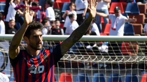 Il Cosenza ringrazia Larrivey e resta in Serie B, Vicenza in C