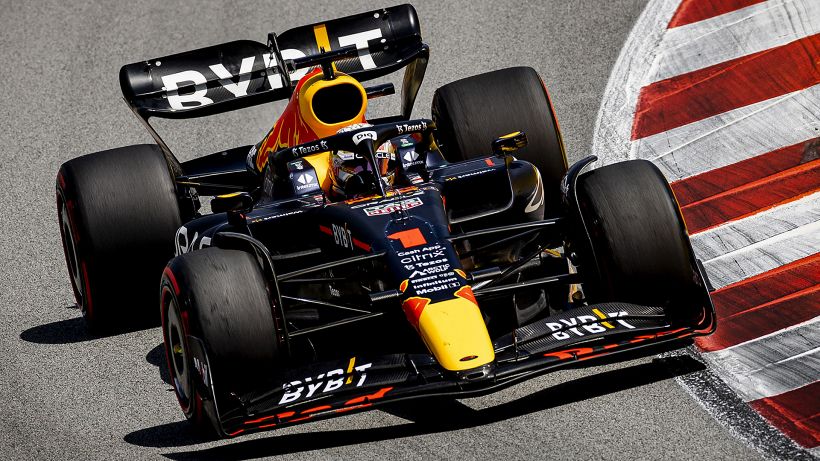 F1, GP Spagna: colpo Red Bull, vince Verstappen; Leclerc fuori. Le pagelle