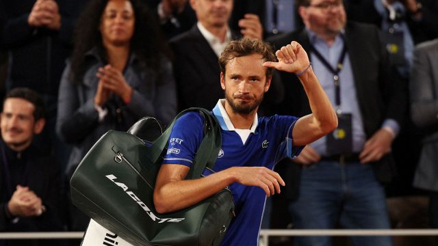 Roland Garros 2022, disfatta Medvedev: Cilic lo umilia