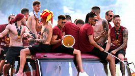 Roma, 100mila tifosi al Circo Massimo per festeggiare la coppa: le foto
