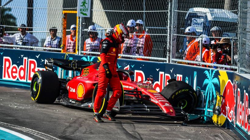 F1, Sainz guarda oltre l’incidente nelle libere: “So come uscirne”