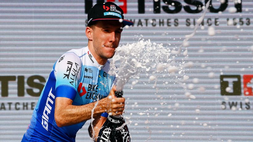 Giro d'Italia 2022, Yates: "Vittoria inaspettata", Van der Poel: "In rosa anche domani"