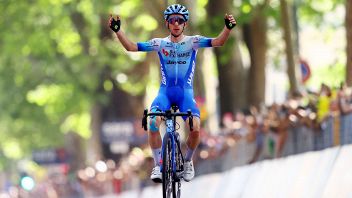 Giro d'Italia 2022, 14° tappa: vince Yates, grande Nibali 4°. Carapaz nuova Maglia Rosa