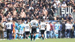 A La Spezia partita sospesa 12' per scontri ultrà. Vince il Napoli, le pagelle