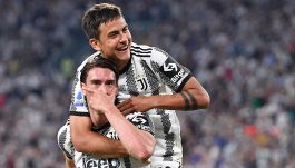 Juve-Lazio, Vlahovic celebra la Joya con la Dybala mask