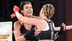 Elisabetta Canalis vince il suo primo incontro ufficiale di kickboxing