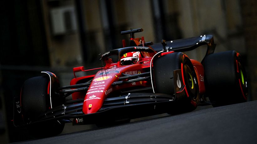 F1, qualifica Baku: Leclerc batte tutti. Verstappen 3°, beffa Sainz