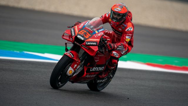 MotoGP Aragon, FP3: vola Bagnaia, Marquez cade, Quartararo arranca