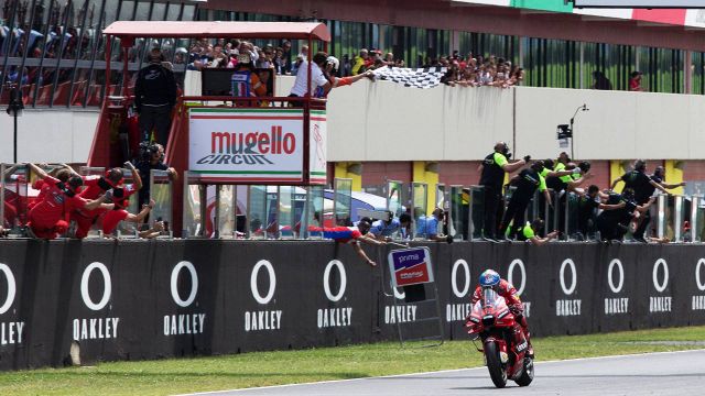 MotoGP, il monito di Ezpeleta: tremano i GP d'Italia