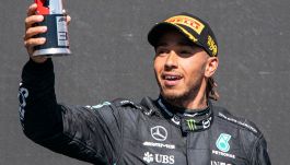 F1 insorge: Nelson Piquet rivolge insulto razzista a Lewis Hamilton. La lezione del pilota inglese