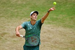Wimbledon, Hurkacz gioca in sostegno all'Ucraina: la sua iniziativa