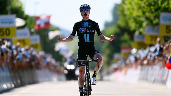 Giro di Svizzera: fuga vincente per Leknessund, Bettiol esulta ma è 2°
