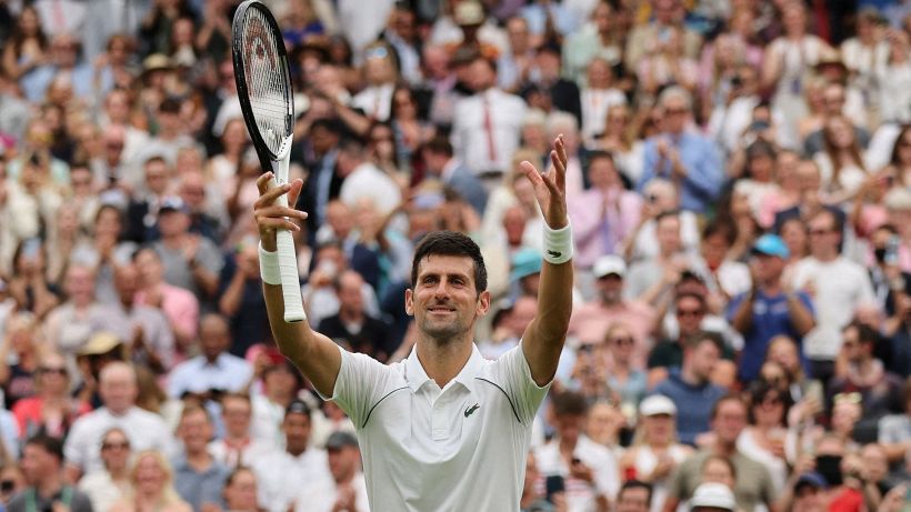 Wimbledon: Djokovic debutta vincendo a fatica