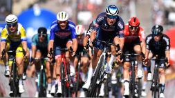 Giro del Belgio, volata vincente di Philipsen nella seconda tappa