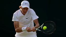 Wimbledon: Sinner soffre, ma vola al secondo turno e sfata un tabù