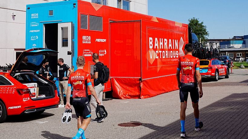 Tour de France, perquisito dagli inquirenti l'hotel della Bahrain Victorious