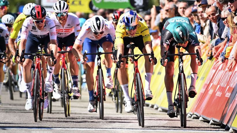 Giro del Delfinato 2022: Van Aert leader e vince anche la quinta tappa
