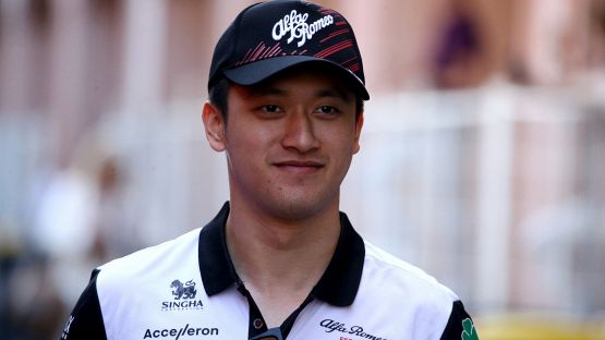 Zhou tifa per Leclerc: "Spero che Charles vinca il mondiale"