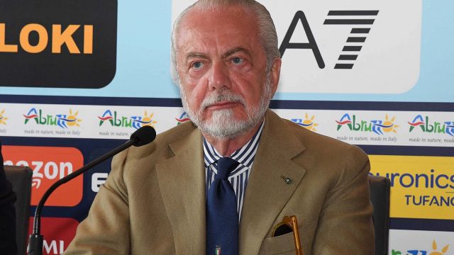 Il Napoli smentisce la vendita: "De Laurentiis non cede il club"