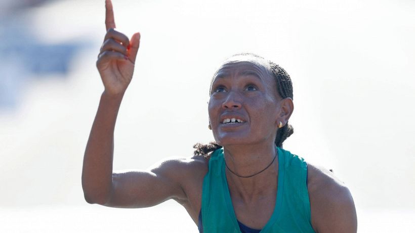 Atletica, Gotytom Gebreslase vince la maratona a Eugene