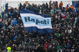 Napoli senza fretta: la strategia di mercato scatena la rabbia dei tifosi