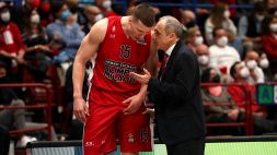 Olimpia Milano: Kaleb Tarczewski firma in Giappone