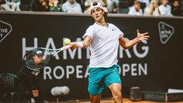 Tennis, Lorenzo Musetti fantastico. Battuto Alcaraz, primo titolo ATP in carriera