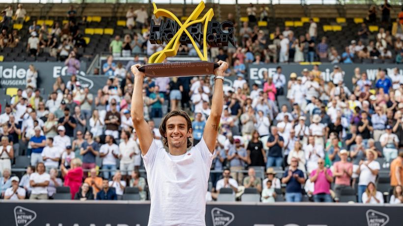 Amburgo, Musetti vince il suo primo titolo Atp: battuto Alcaraz in tre set